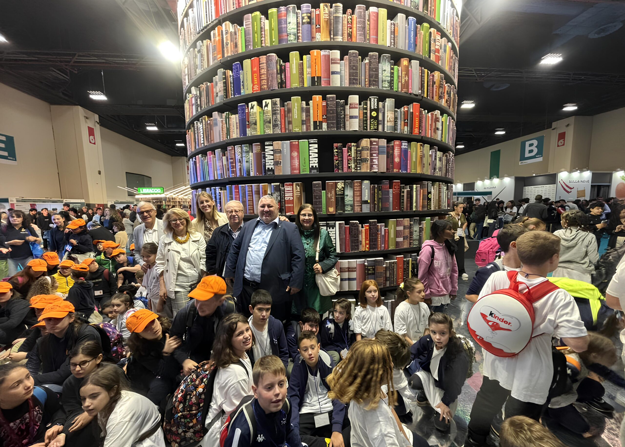 Gli studenti delle Scuole dell’Arca e dell’Istituto comprensivo di Pianezza al Salone del Libro di Torino (foto ed. 2024)